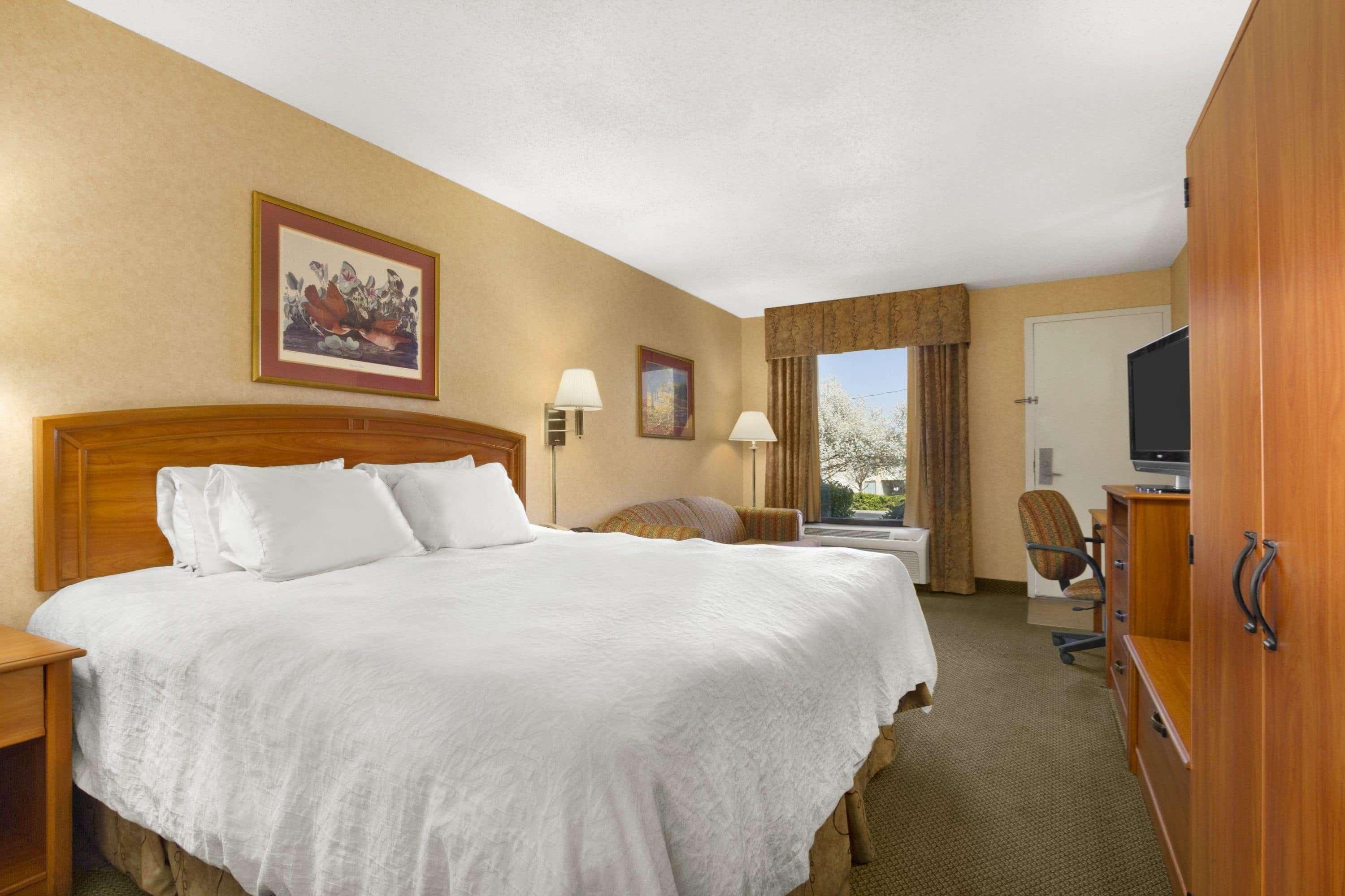 Howard Johnson By Wyndham Greensboro Near The Coliseum Exteriér fotografie