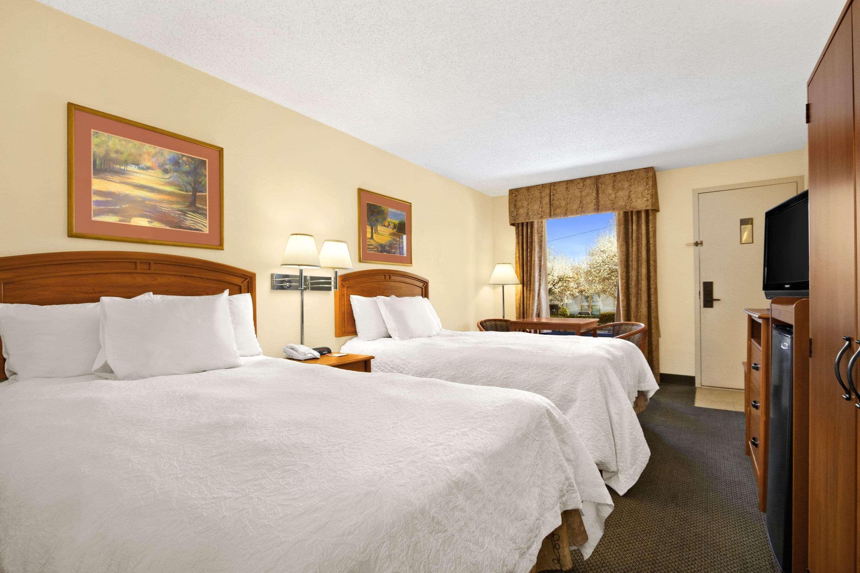 Howard Johnson By Wyndham Greensboro Near The Coliseum Exteriér fotografie