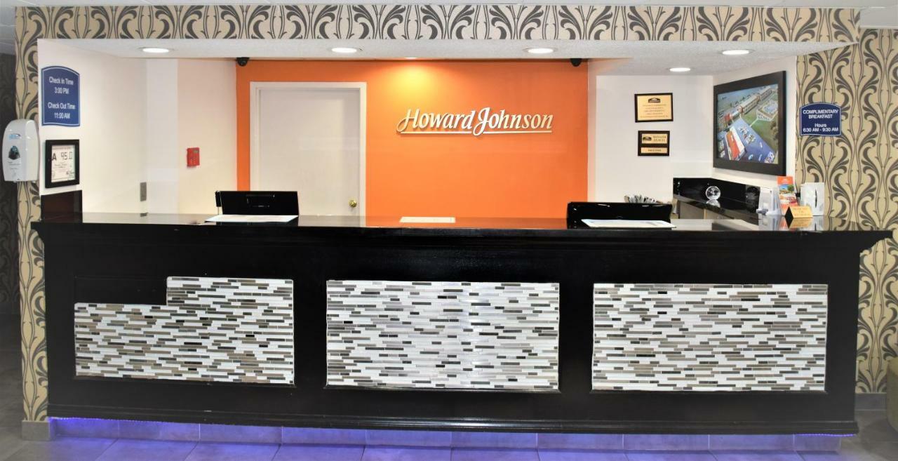 Howard Johnson By Wyndham Greensboro Near The Coliseum Exteriér fotografie
