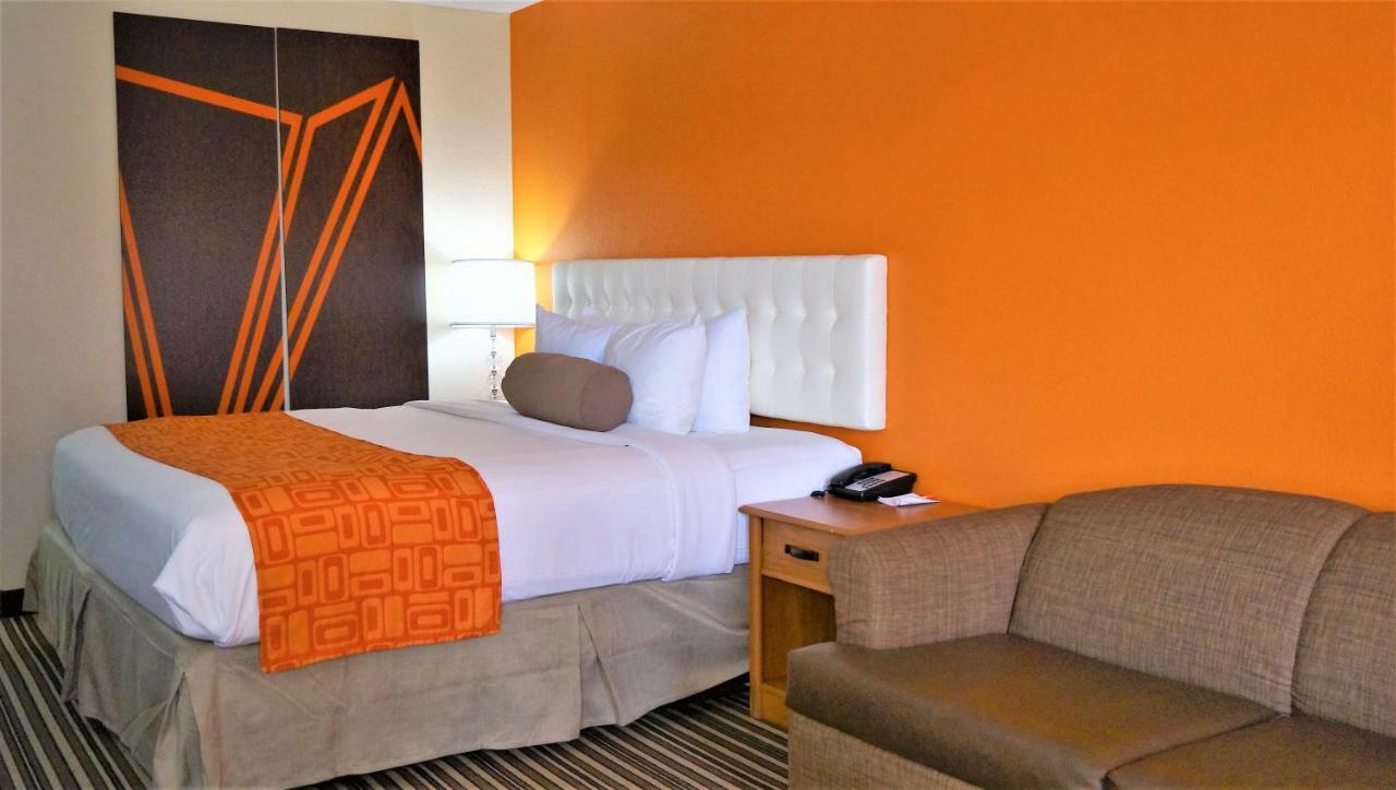 Howard Johnson By Wyndham Greensboro Near The Coliseum Exteriér fotografie