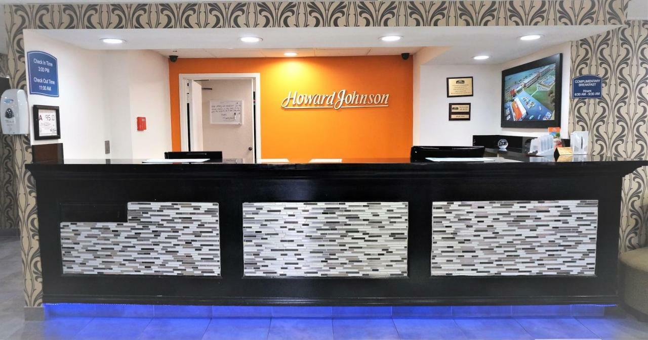 Howard Johnson By Wyndham Greensboro Near The Coliseum Exteriér fotografie