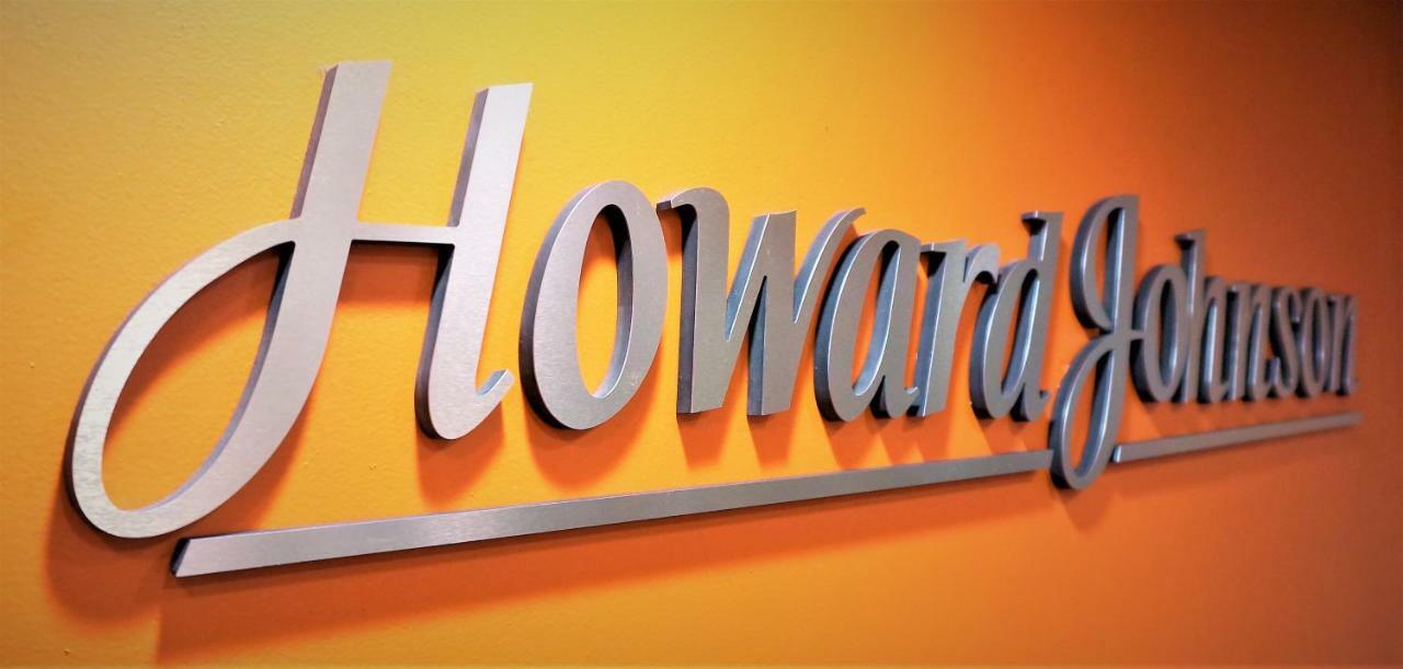Howard Johnson By Wyndham Greensboro Near The Coliseum Exteriér fotografie