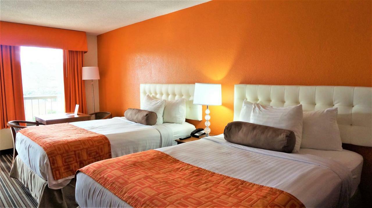 Howard Johnson By Wyndham Greensboro Near The Coliseum Exteriér fotografie